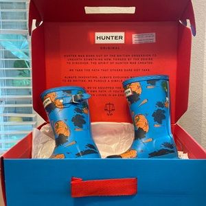 Hunter Boots Limited edition Peter rabbit jacket blue rain boots size 8